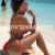 Masajista sexy en la playa con bikini rojo